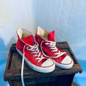 Converse Chuck Taylor High Top Red: 9 woman/mens 7